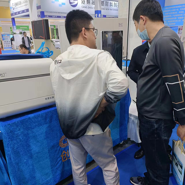为客户介绍仪器 /cxyq/20231024085923-FmbXVo4eNkBCziQoTMdpQrFzg8OQ.jpg